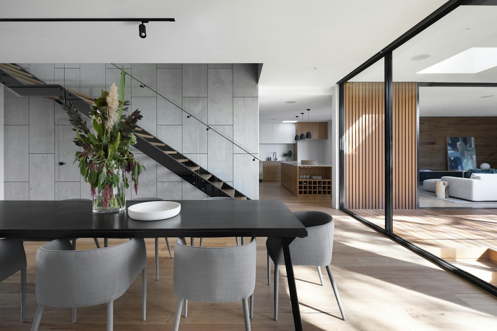 Intérieur lumineux avec terrasse